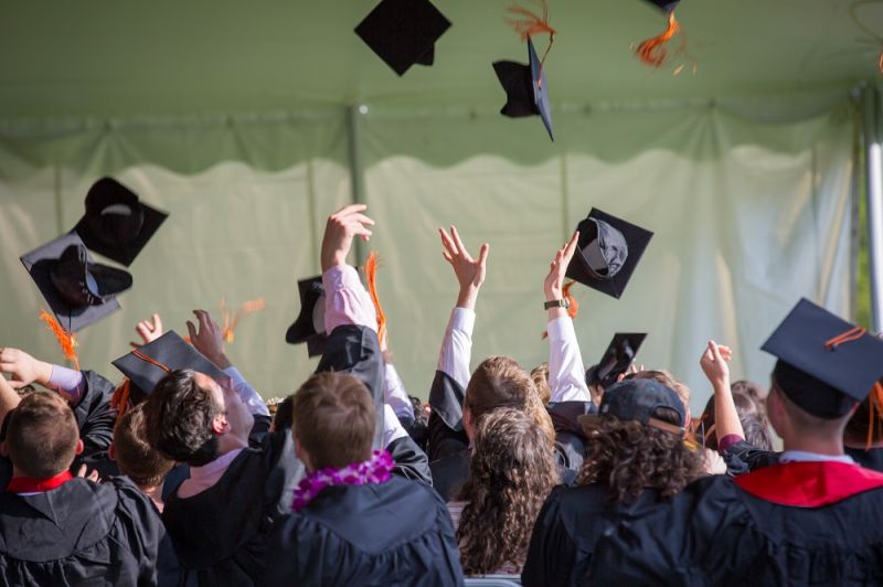 Cara Memberi Ucapan Selamat Wisuda kepada Teman 